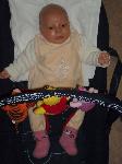 November 2007 - Luise macht es sich in der Babywippe bequem